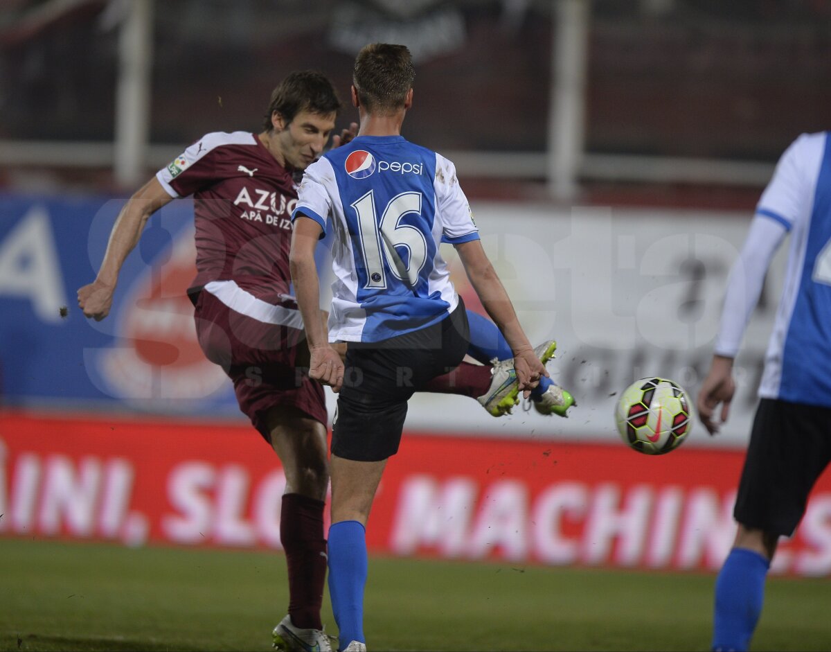 VIDEO şi FOTO Rapid - Viitorul 0-0 » Giuleştenii au rezistat o repriză în nouă oameni!