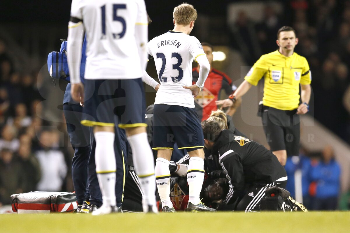 VIDEO + FOTO Momente de groază pe White Hart Lane » Bafetimbi Gomis s-a prăbuşit inconştient pe teren la meciul cu Tottenham! E pentru a 5-a oară în carieră