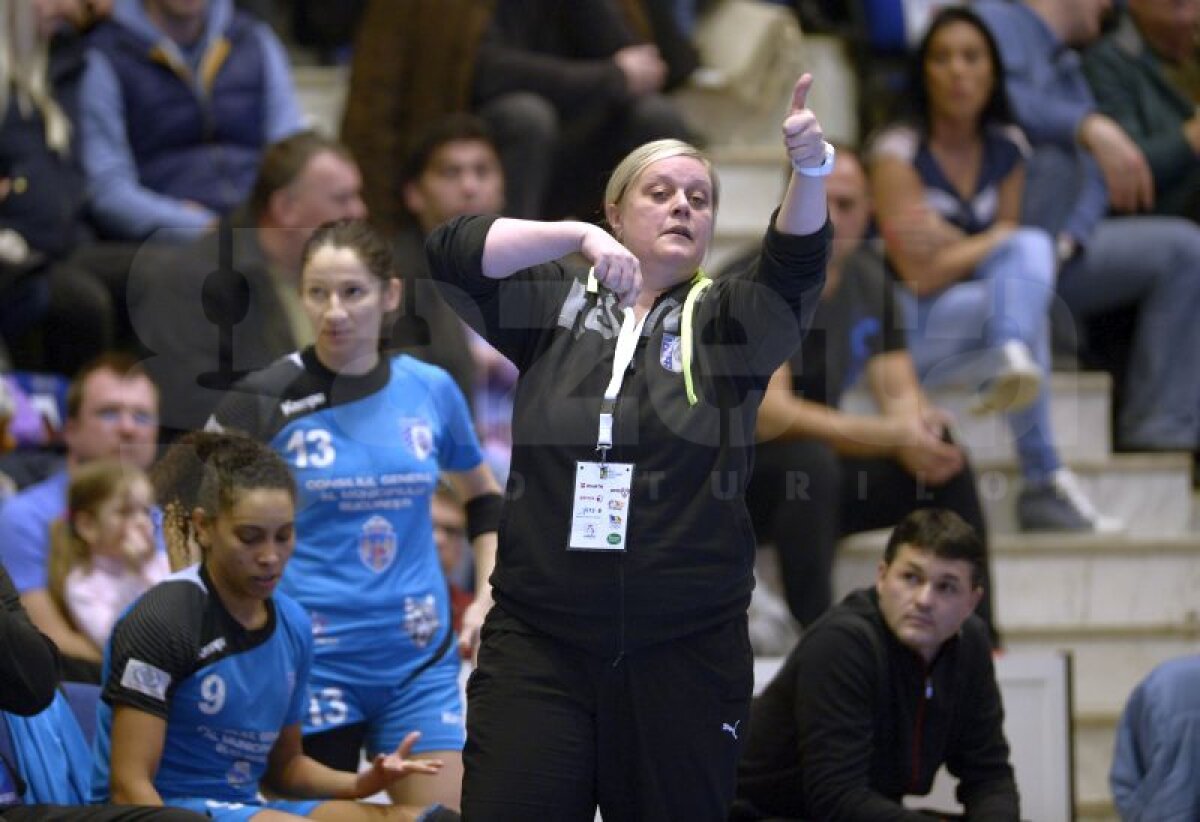 VIDEO şi FOTO S-a relansat lupta pentru titlu în handbalul feminin » Gol fabulos marcat de Torstenson!