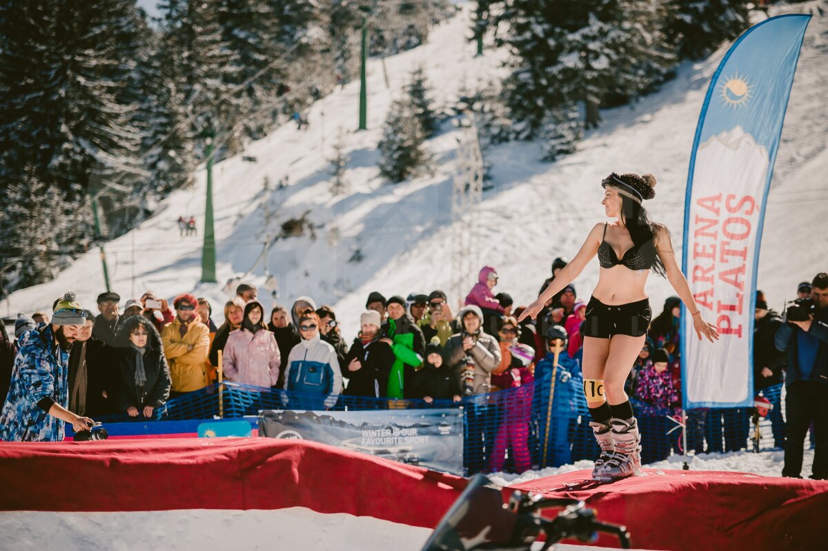 GALERIE FOTO Ski, snowboard şi bikini » Competiţia a avut loc astăzi în complexul de ski şi snowboard Arena Platoş din Păltiniş