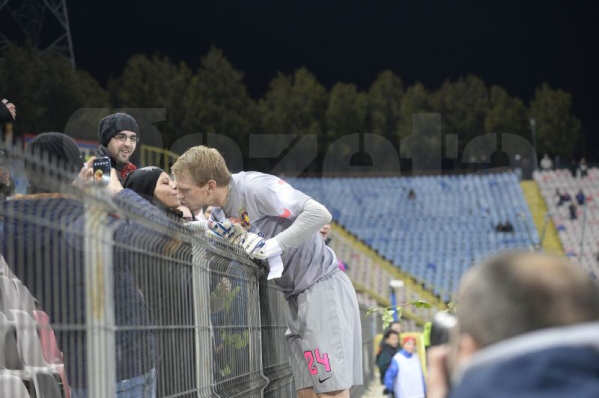 FOTO Asistenţă extrem de redusă la Steaua - CFR » Cum au încercat steliştii să-i apropie pe suporteri