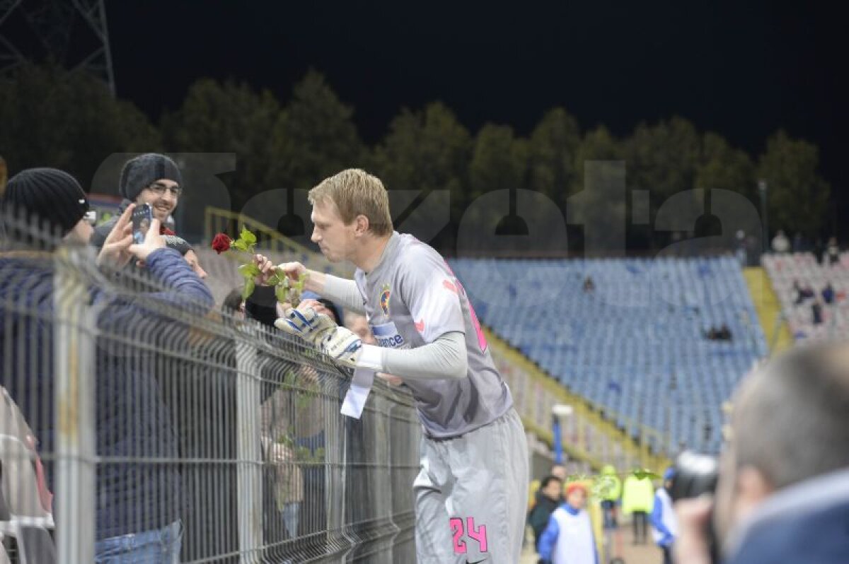 FOTO Asistenţă extrem de redusă la Steaua - CFR » Cum au încercat steliştii să-i apropie pe suporteri
