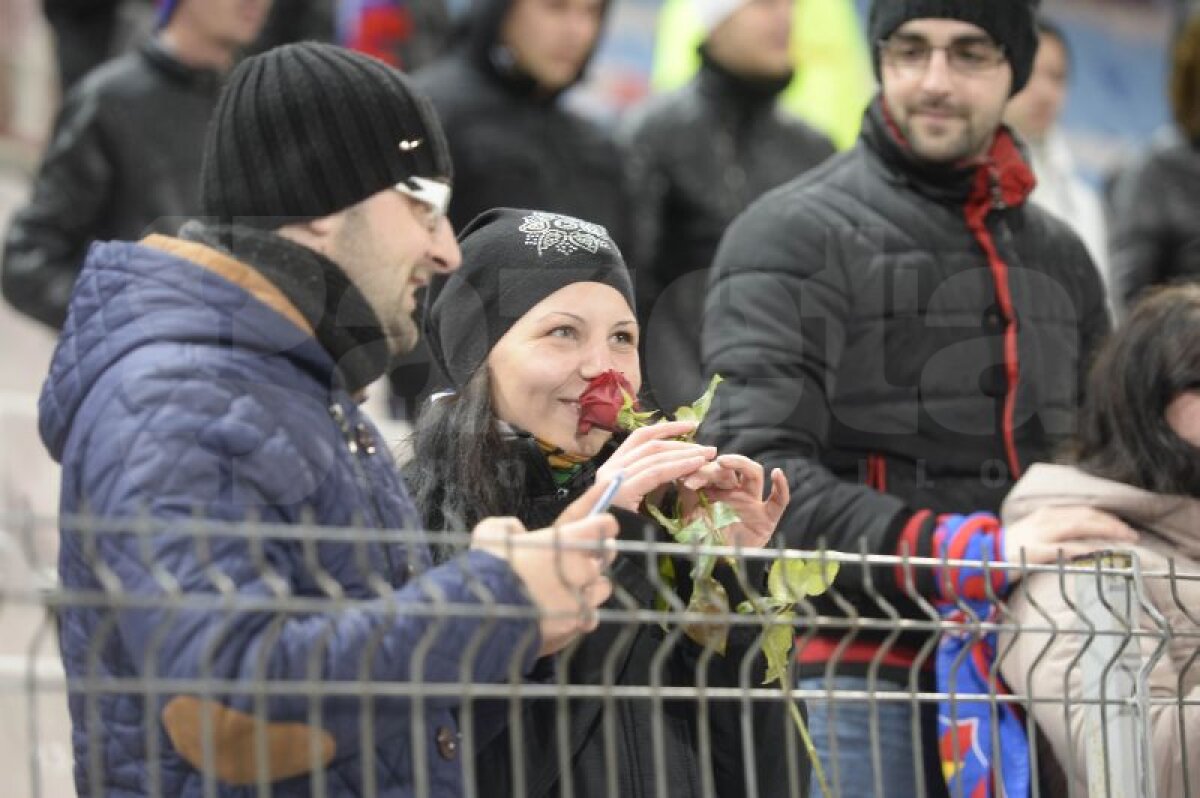 FOTO Asistenţă extrem de redusă la Steaua - CFR » Cum au încercat steliştii să-i apropie pe suporteri