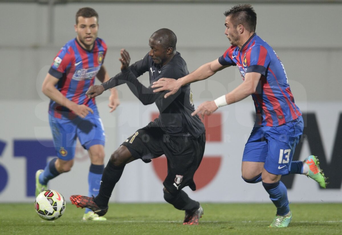 VIDEO Arbitrii au vrut Steaua în finală! » Deciziile la limită în 0-2 cu Astra au fost judecate în favoarea roş-albaştrilor