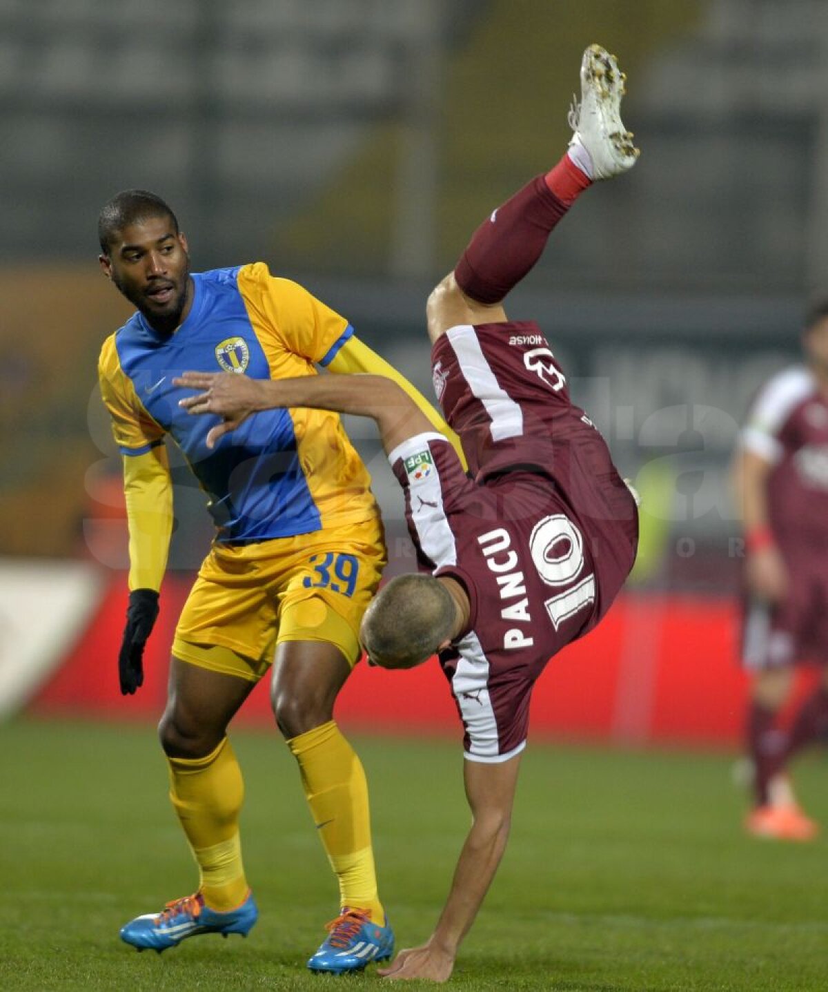 FOTO şi VIDEO » Rapid şi Petrolul şi-au împărţit punctele frăţeşte după un meci încins, scor 1-1