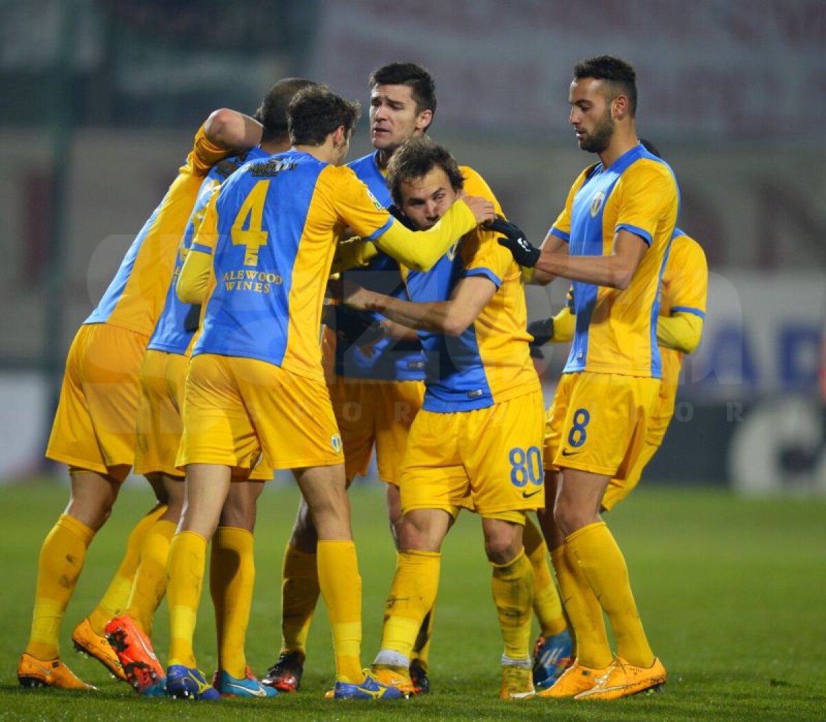 FOTO şi VIDEO » Rapid şi Petrolul şi-au împărţit punctele frăţeşte după un meci încins, scor 1-1
