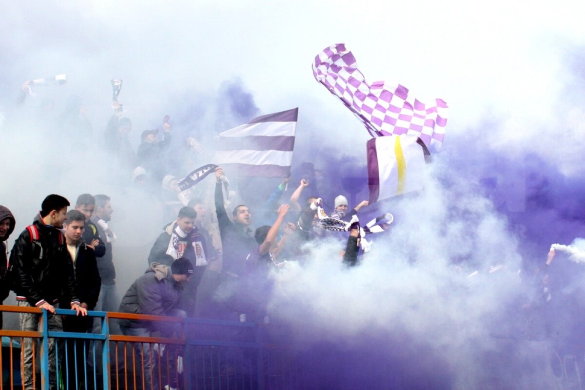 FOTO Show violet » Peste 1000 de suporteri au fost alături de echipa renăscută a Argeşului din liga judeţeană