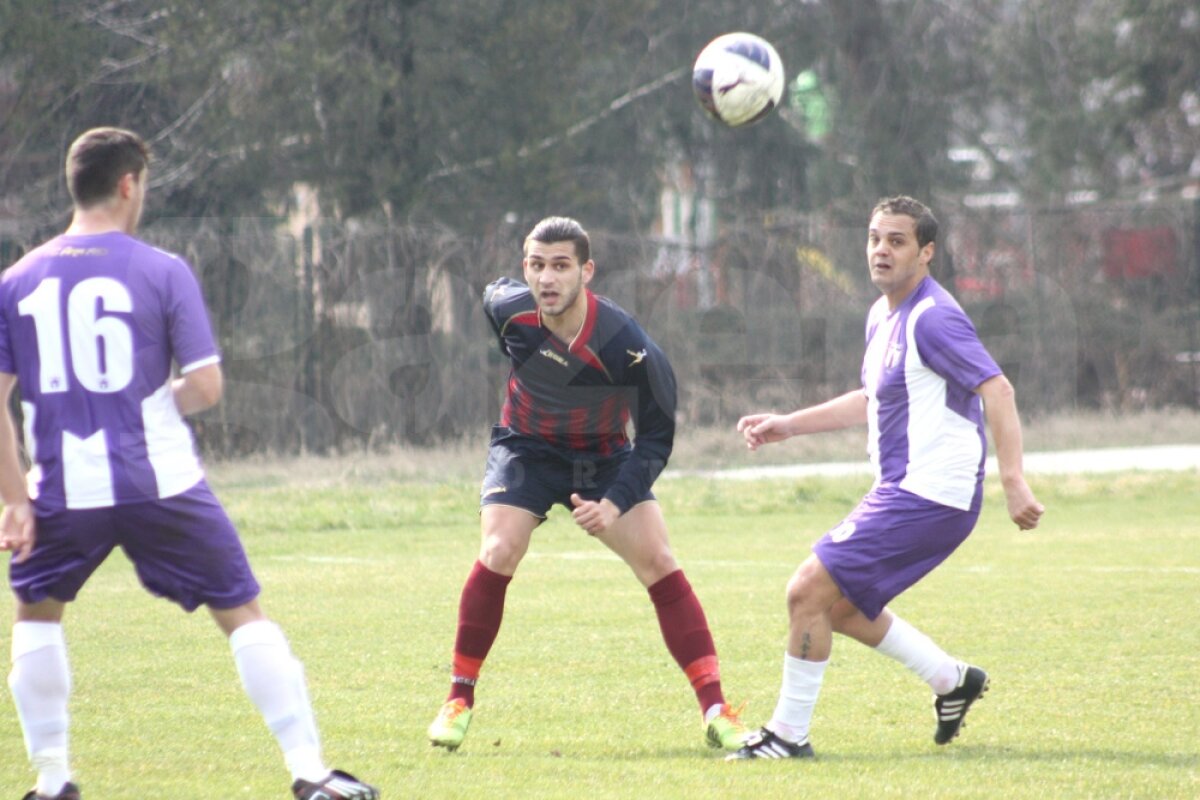 FOTO Show violet » Peste 1000 de suporteri au fost alături de echipa renăscută a Argeşului din liga judeţeană