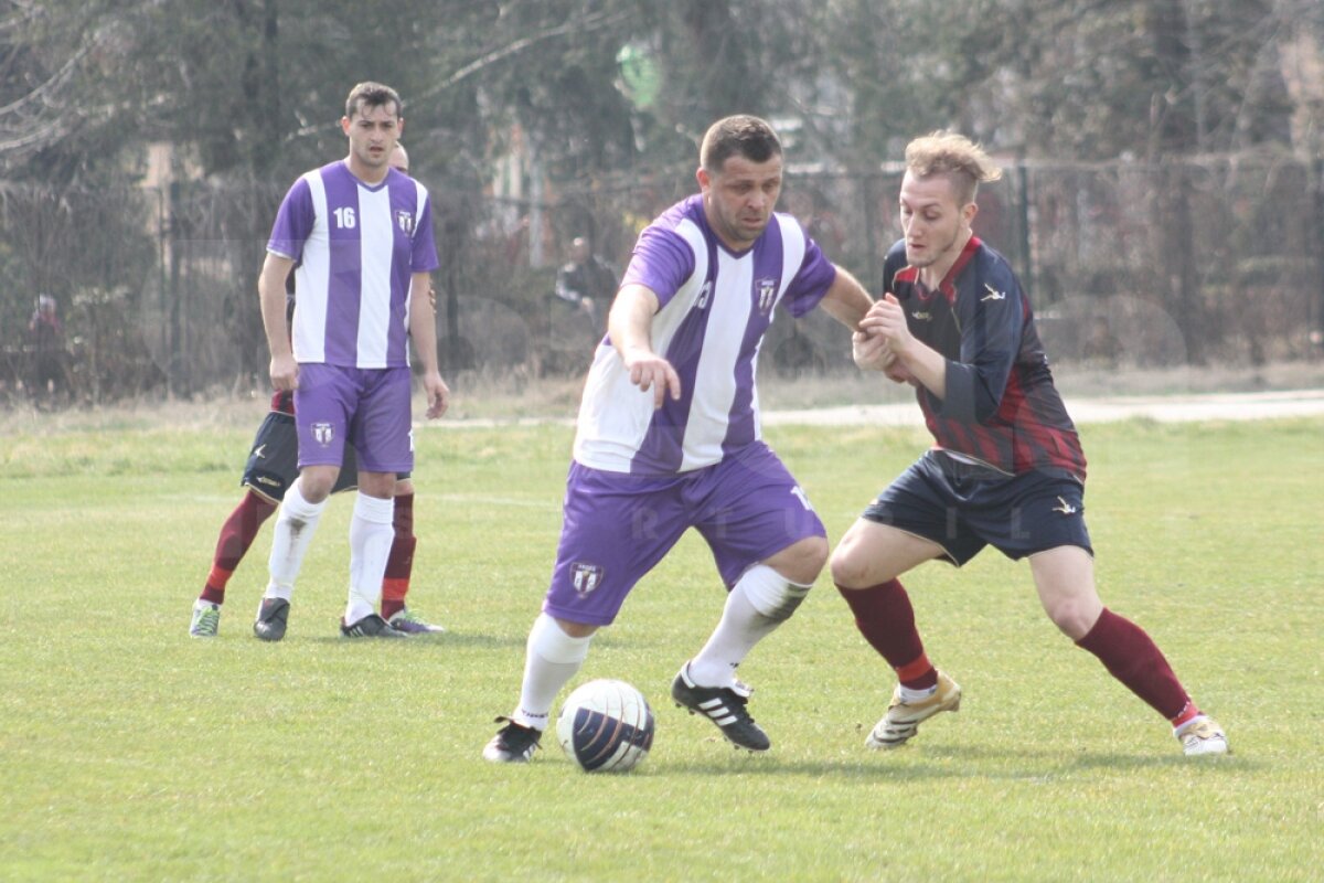 FOTO Show violet » Peste 1000 de suporteri au fost alături de echipa renăscută a Argeşului din liga judeţeană