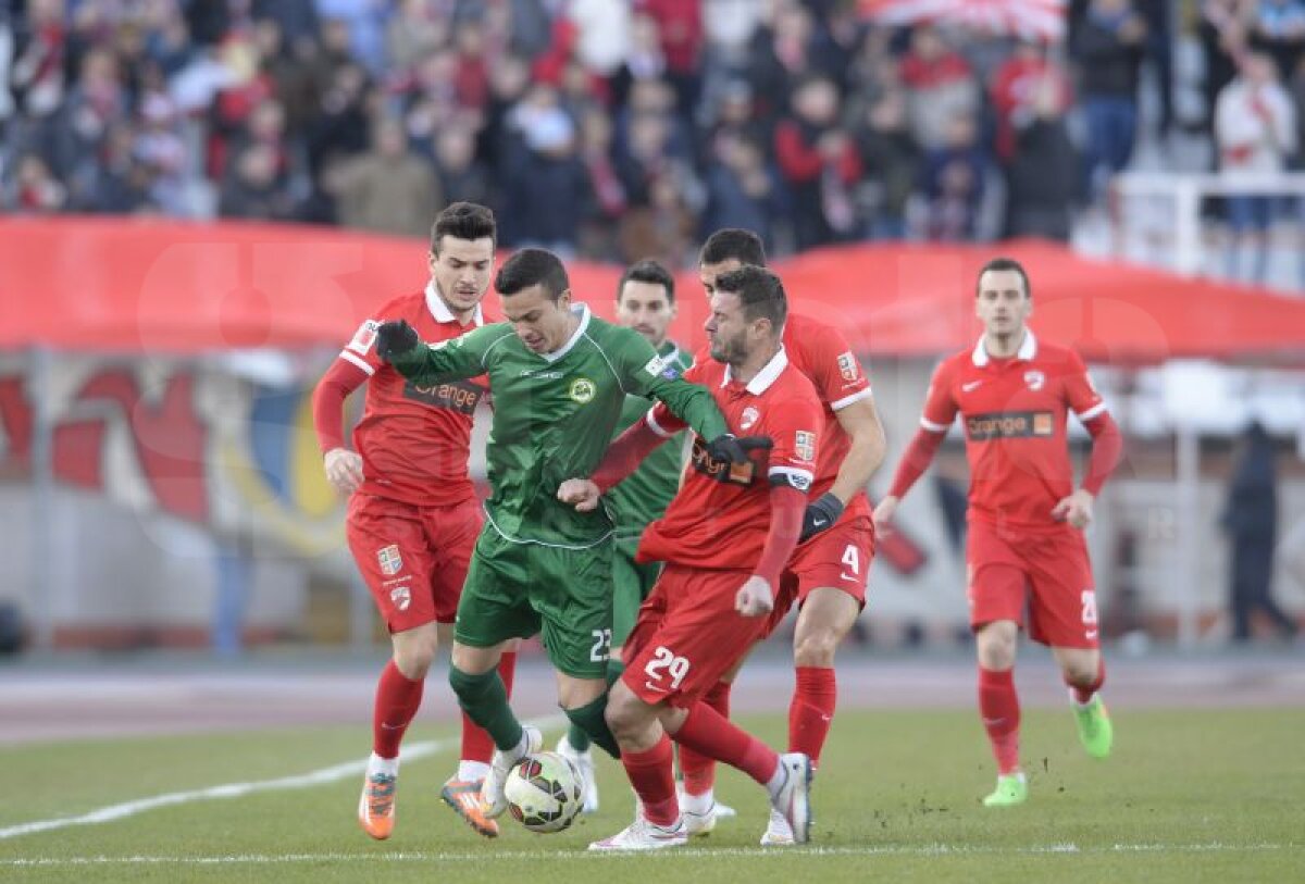 VIDEO şi FOTO Dinamo - Concordia Chiajna 0-3 » "Cîinii", umiliţi pe teren propriu