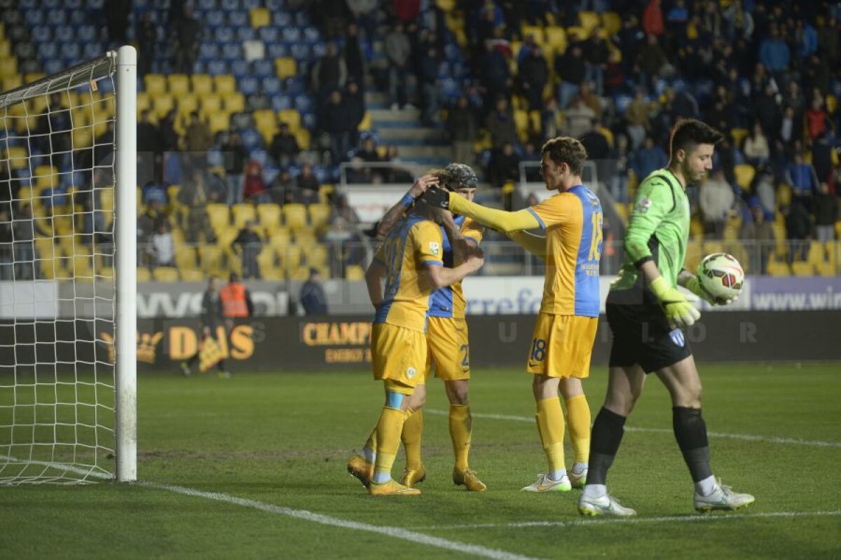 VIDEO+FOTO Nu mai ştiu să piardă » CS U Craiova a trecut şi de Petrolul, 2-1, al 16-lea meci consecutiv fără înfrîngere