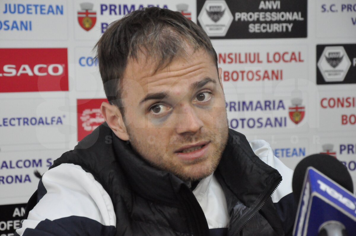 FOTO Un fotbalist din Liga 1 s-a prezentat cu ochii vineţi în faţa jurnaliştilor: "A fost un ceas rău şi mi-am luat-o"