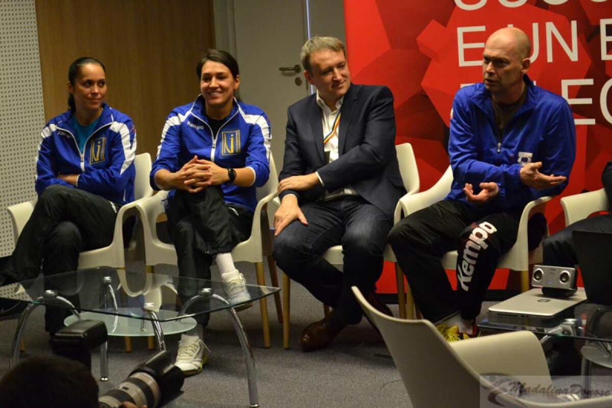 „Trofeul Carpaţi. Naţionala României de handbal se întâlneşte cu suporterii BRD”