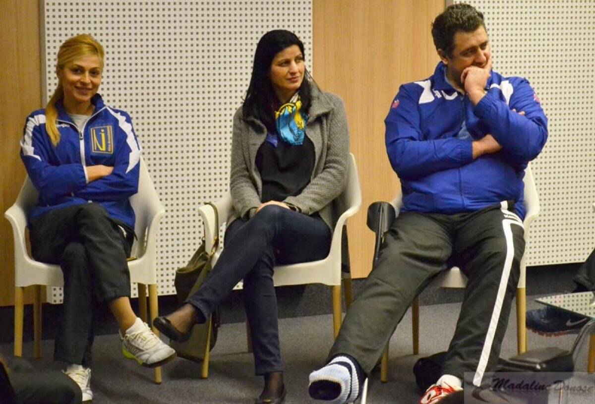 „Trofeul Carpaţi. Naţionala României de handbal se întâlneşte cu suporterii BRD”