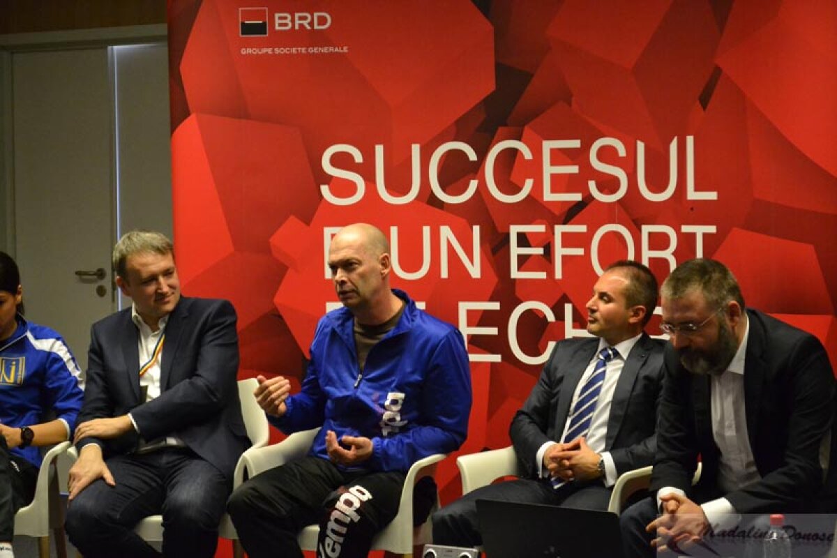 „Trofeul Carpaţi. Naţionala României de handbal se întâlneşte cu suporterii BRD”