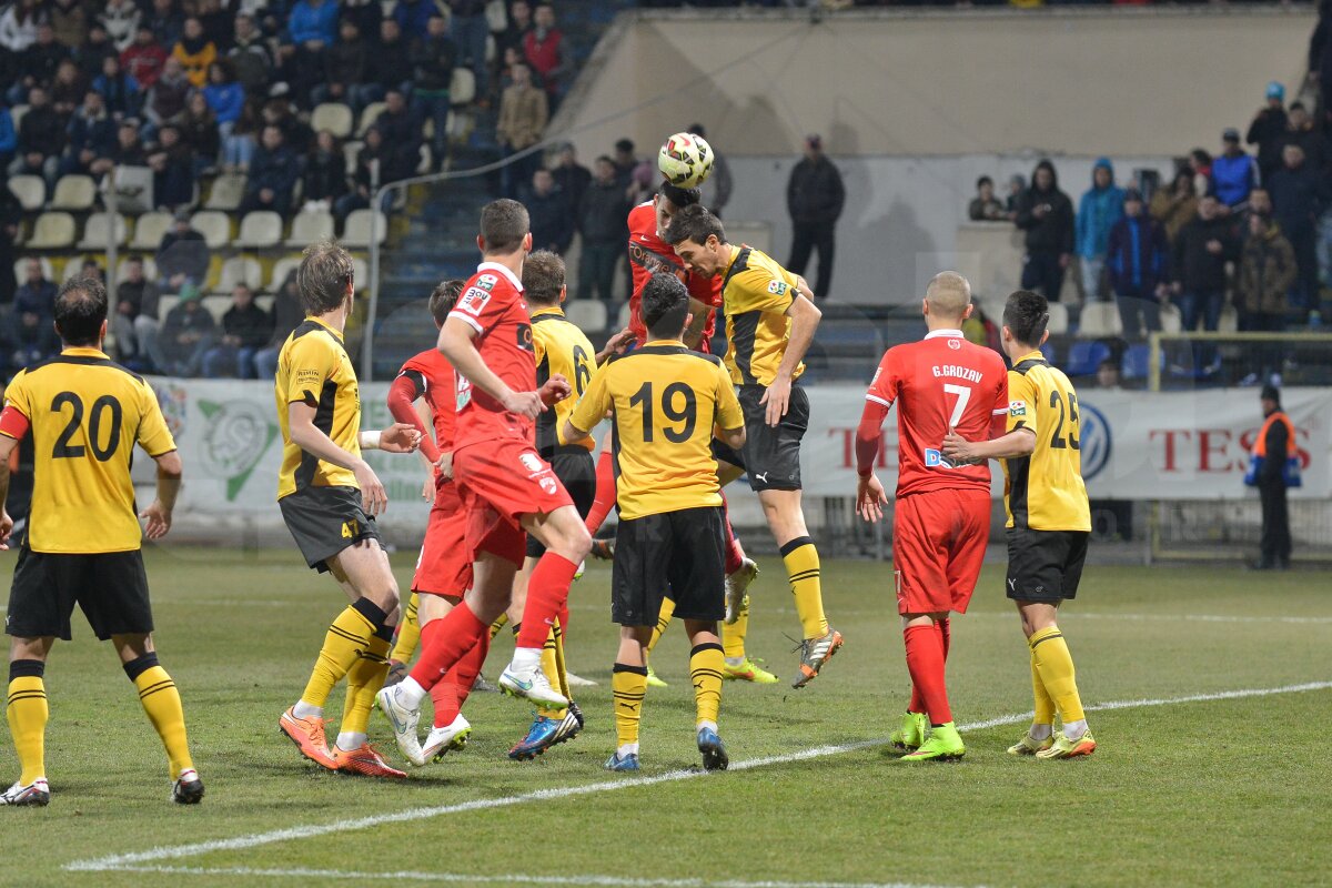 VIDEO + FOTO FC Braşov - Dinamo 1-0 » "Cîinii" ajung la a doua înfrîngere consecutivă fără gol marcat
