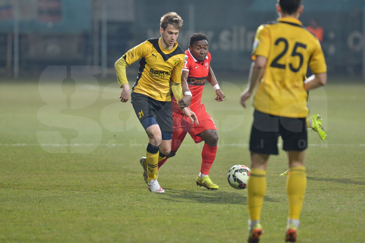 VIDEO + FOTO FC Braşov - Dinamo 1-0 » "Cîinii" ajung la a doua înfrîngere consecutivă fără gol marcat