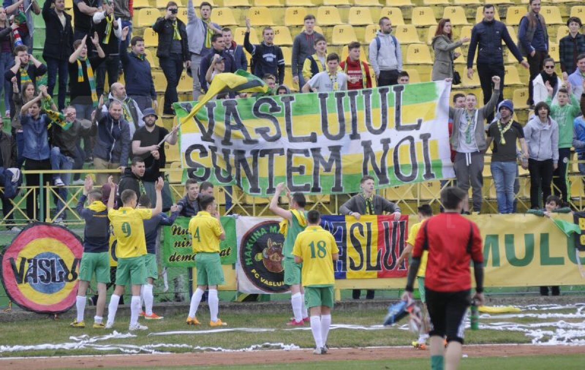 GALERIE FOTO De la meciuri în cupele europene, la dueluri în Liga judeţeană! FC Vaslui a pierdut derby-ul cu Atletico Vaslui