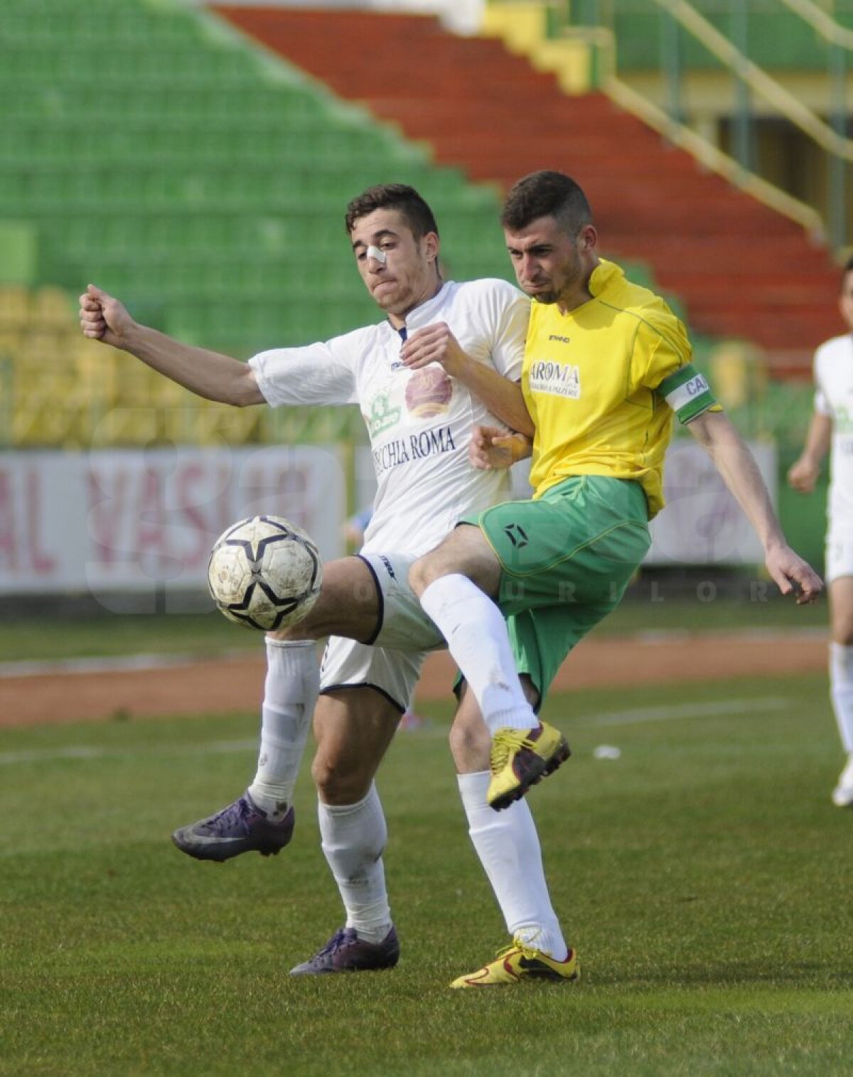 GALERIE FOTO De la meciuri în cupele europene, la dueluri în Liga judeţeană! FC Vaslui a pierdut derby-ul cu Atletico Vaslui