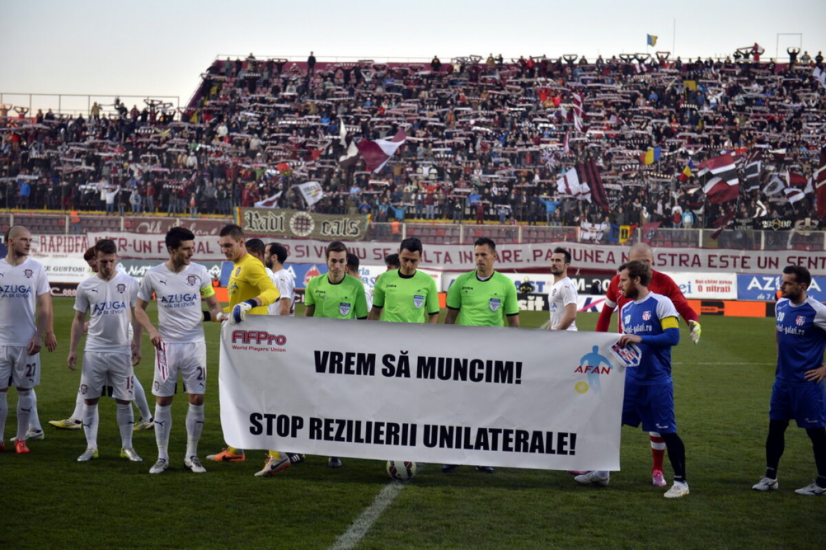GALERIE FOTO Fotbaliştii din Liga 1 îşi cer drepturile şi protestează împotriva conducerilor echipelor!