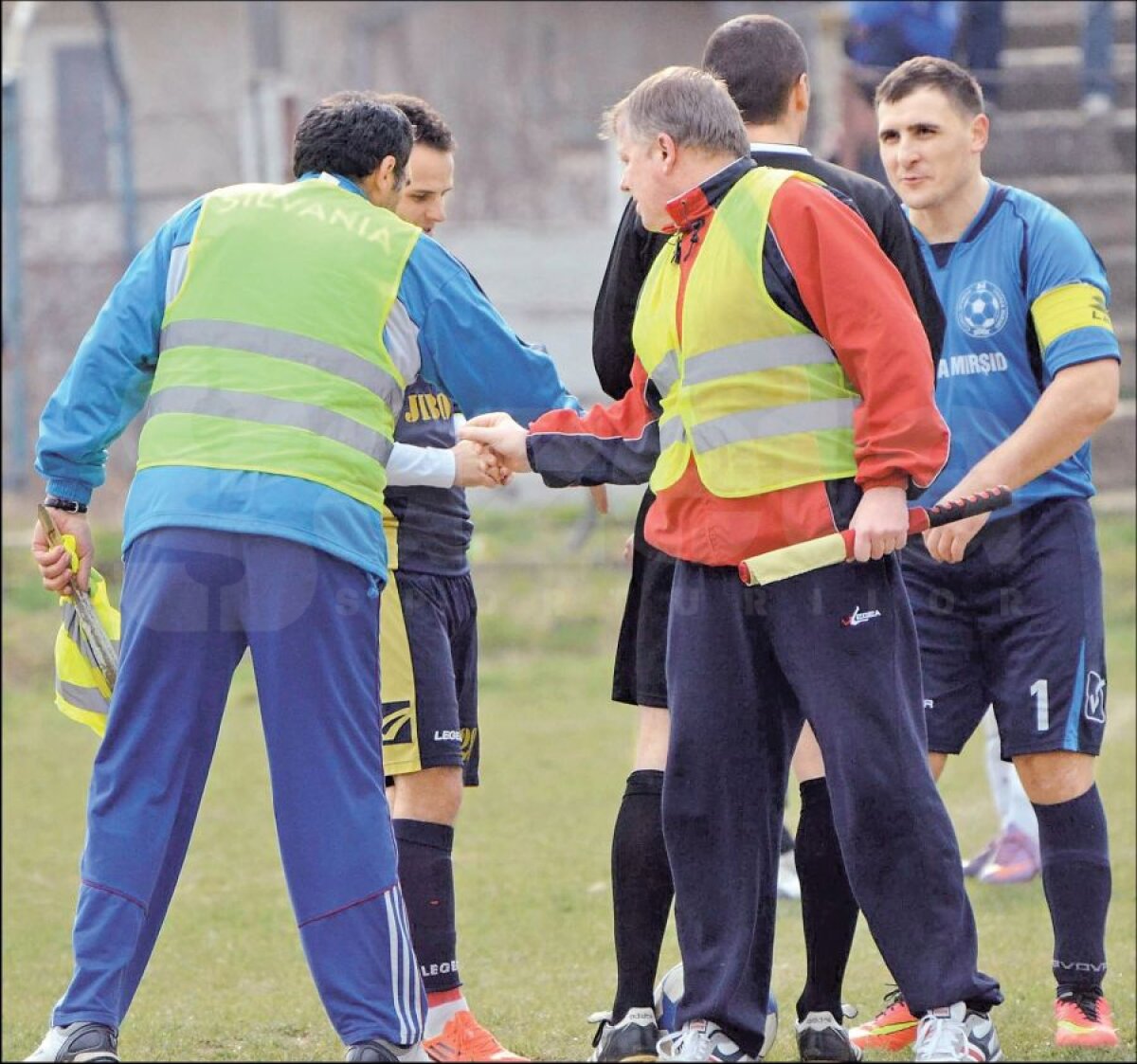 Ofsaid, dom' primar! Boicotul arbitrilor din Sălaj a adus, la meciurile din "judeţ" şi copii, tuşieri şi "centrali" inediţi