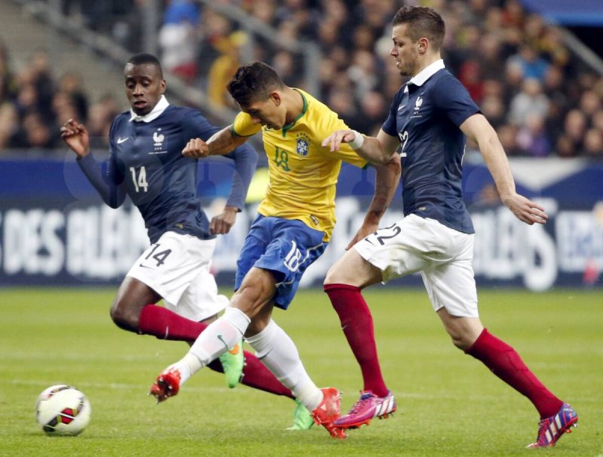 FOTO şi VIDEO Revenire de senzaţie şi goluri superbe în Franţa - Brazilia » Trei "urechi" în aceeaşi fază