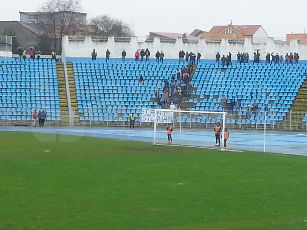 FOTO Protestul fanilor Stelei a continuat şi la amicalul cu Farul: "Nu vrem o clonă inventată"