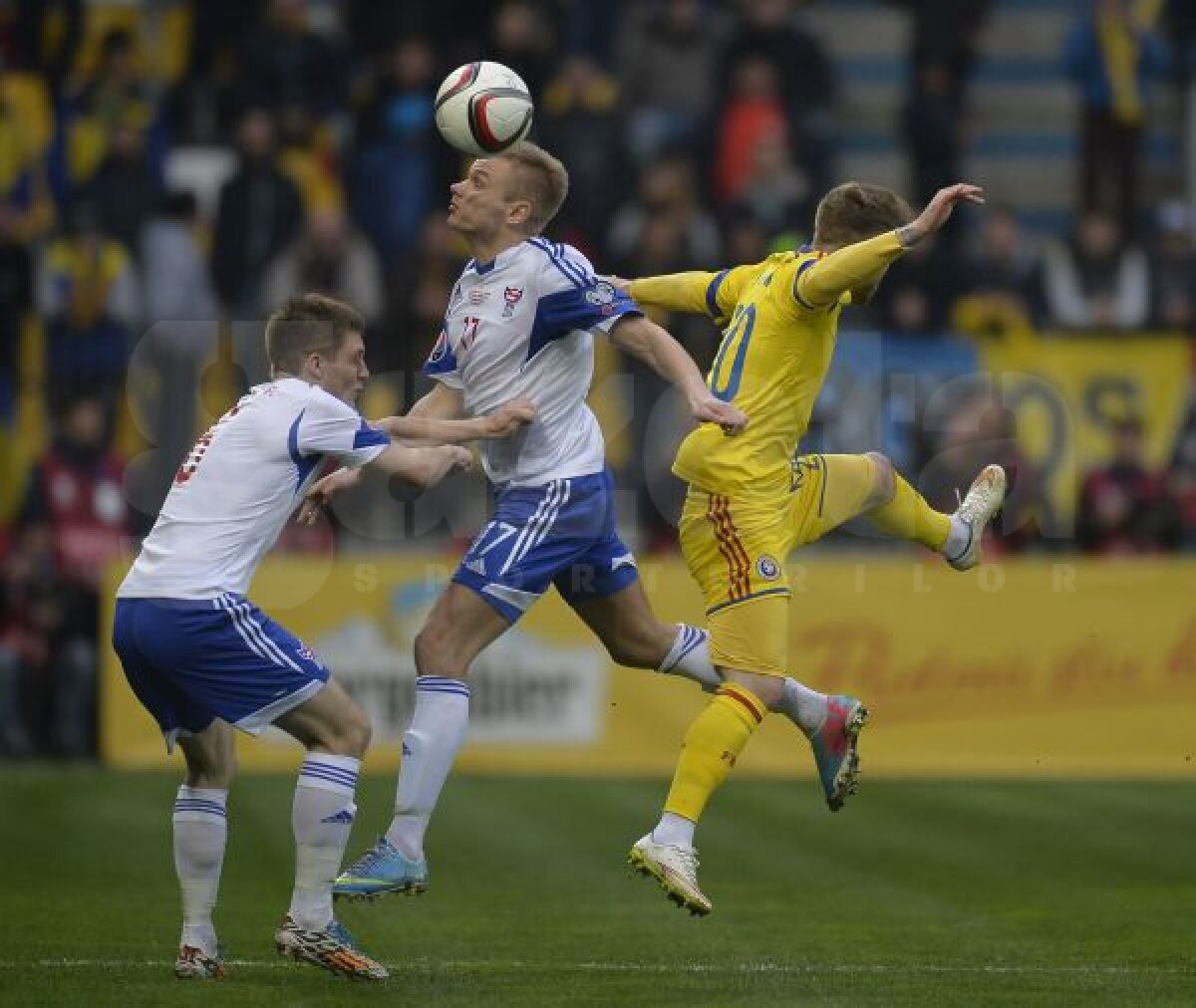 VIDEO + FOTO Chin şi Keşeru » Golgeterul Ligii 1 salvează "naţionala" de un rezultat ruşinos: România - Insulele Feroe 1-0