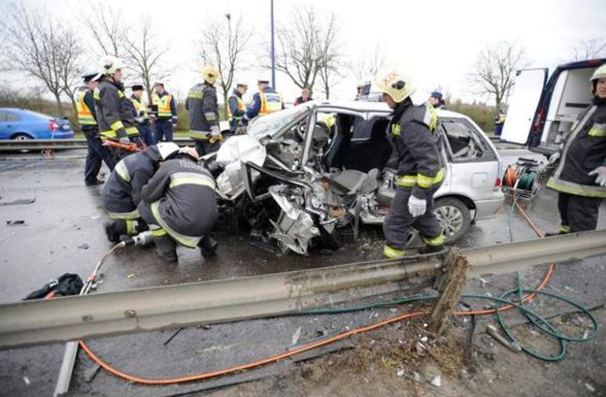 GALERIE FOTO + VIDEO Ghinion după ghinion pentru naţionala Greciei » Trei jucători eleni răniţi într-un grav accident soldat cu un deces :O