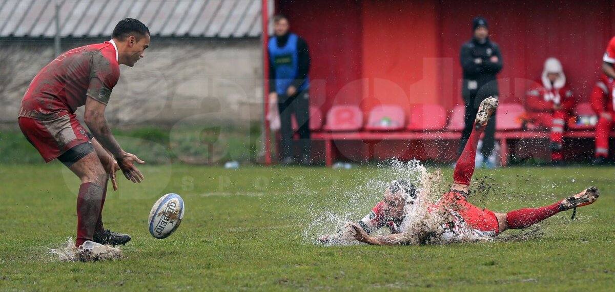 FOTO Război în noroi » În weekend a început Superliga 2015: meciuri spectaculoase în mocirlă