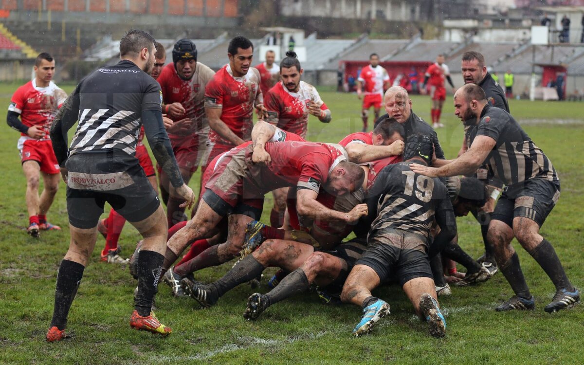 FOTO Război în noroi » În weekend a început Superliga 2015: meciuri spectaculoase în mocirlă