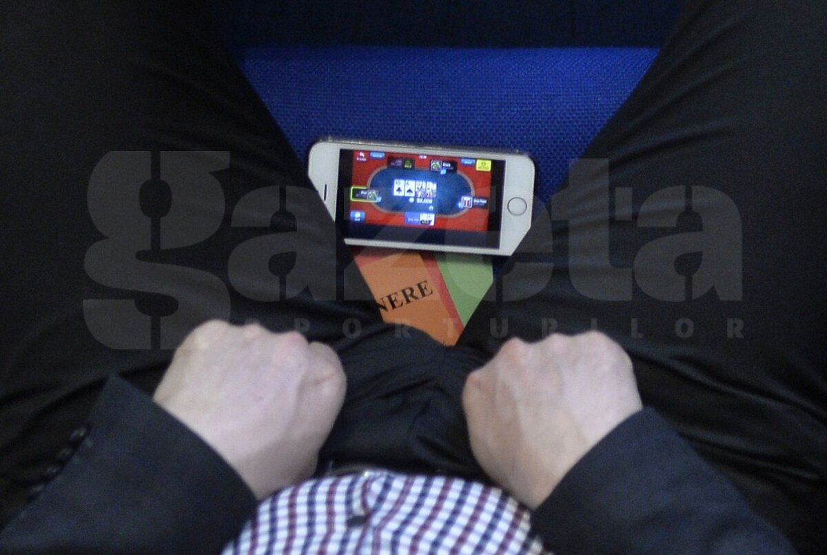 "Puiu" de la Vişina Nouă :D Momente amuzante la Adunarea Generală a FRF: Candy Crush şi gafa lui Anghel Iordănescu