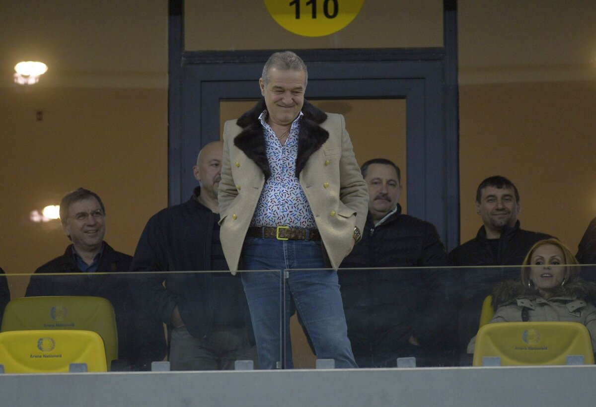 FOTO Steaua are un suporter de lux cu Petrolul » Gigi Becali a ajuns la stadion și a fost aplaudat de toți spectatorii