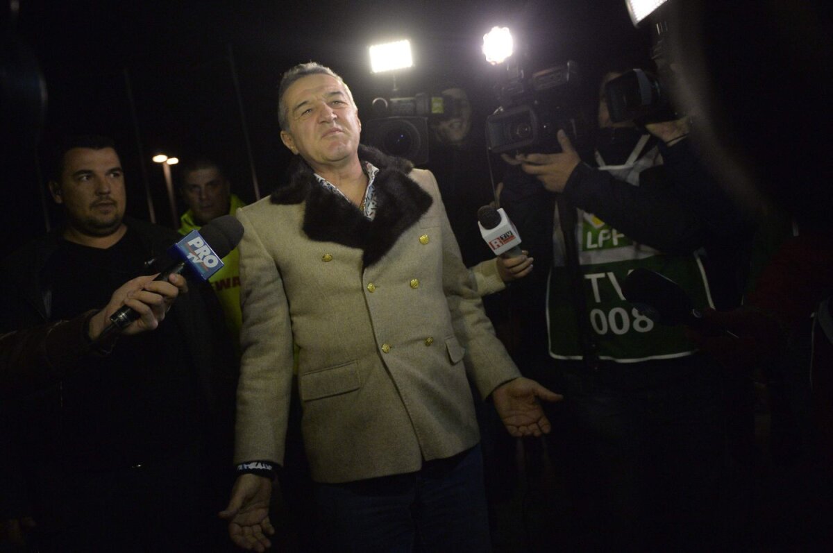 FOTO Steaua are un suporter de lux cu Petrolul » Gigi Becali a ajuns la stadion și a fost aplaudat de toți spectatorii