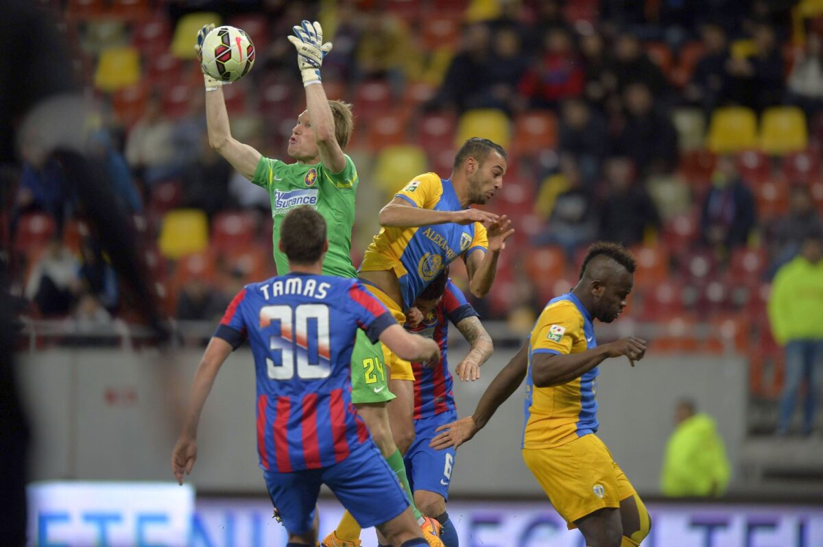  FOTO Petrolul învinge Steaua, scor 1-0, și lupta la titlu se intensifică!