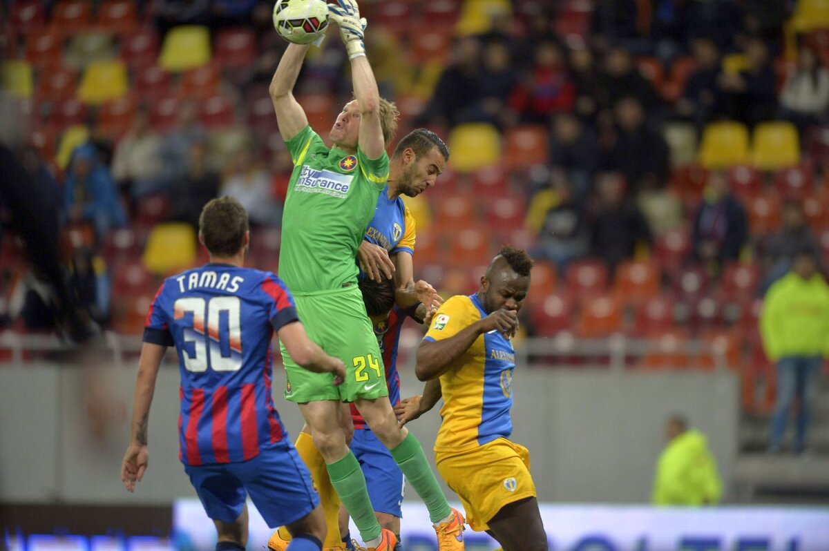  FOTO Petrolul învinge Steaua, scor 1-0, și lupta la titlu se intensifică!