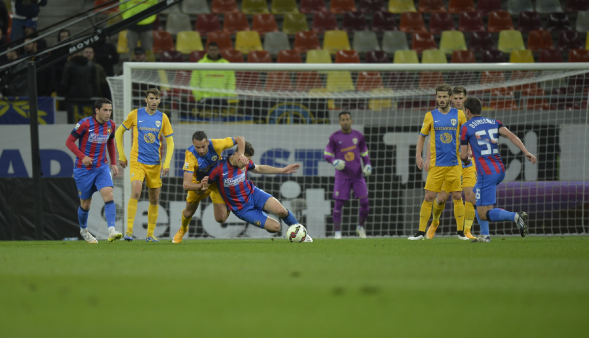  FOTO Petrolul învinge Steaua, scor 1-0, și lupta la titlu se intensifică!