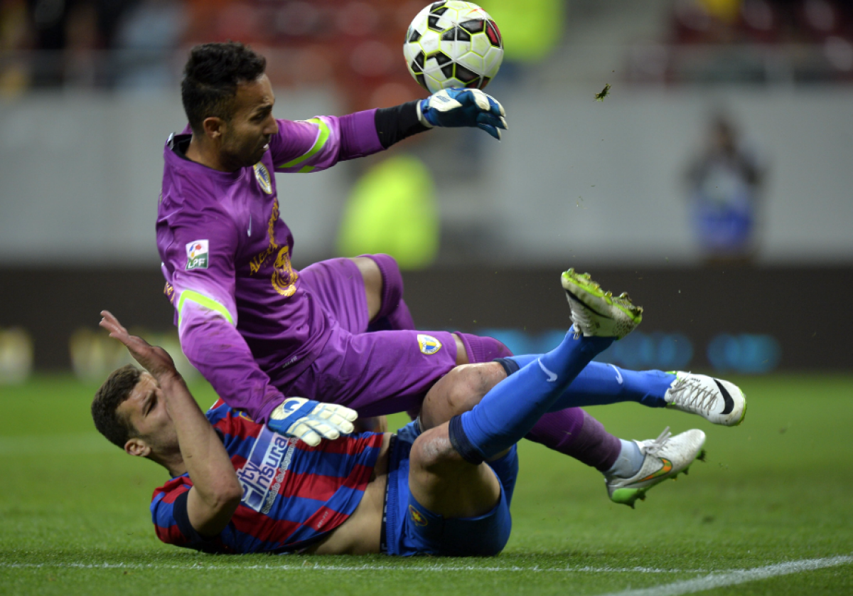  FOTO Petrolul învinge Steaua, scor 1-0, și lupta la titlu se intensifică!