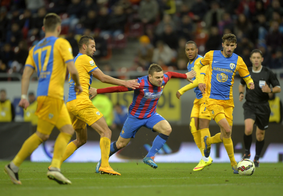  FOTO Petrolul învinge Steaua, scor 1-0, și lupta la titlu se intensifică!