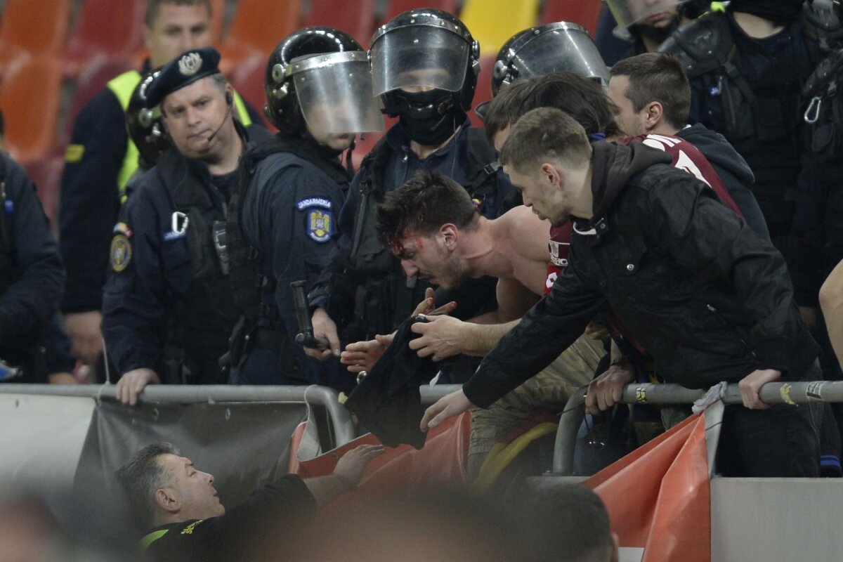 FOTO Bătaie pe teren și în tribune! Rapidiștii și-au pierdut cumpătul » S-a lăsat cu pumni și sînge