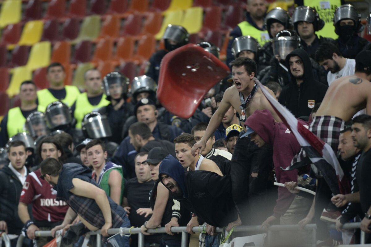 FOTO Bătaie pe teren și în tribune! Rapidiștii și-au pierdut cumpătul » S-a lăsat cu pumni și sînge