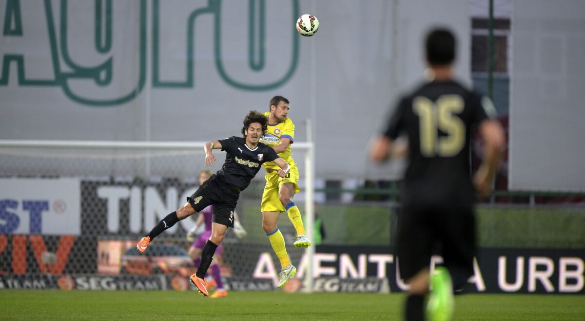 FOTO Alertă pentru roș-albaștri! Astra a ținut în șah campioana, 0-0, și diferența dintre Steaua și ASA Tg. Mureș s-a redus la două puncte
