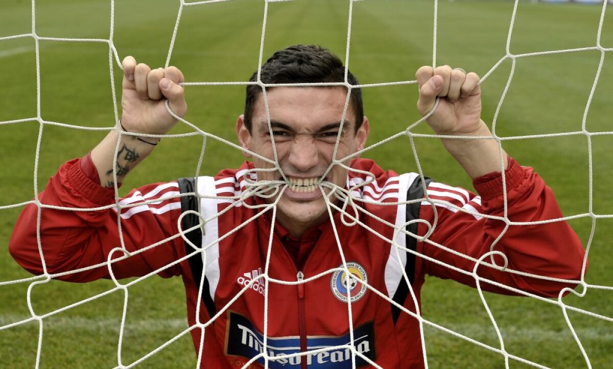 FOTO Keşeru a trecut la îmbrăcămintea locală din Qatar » Fostul stelist, surprins într-o poză inedită