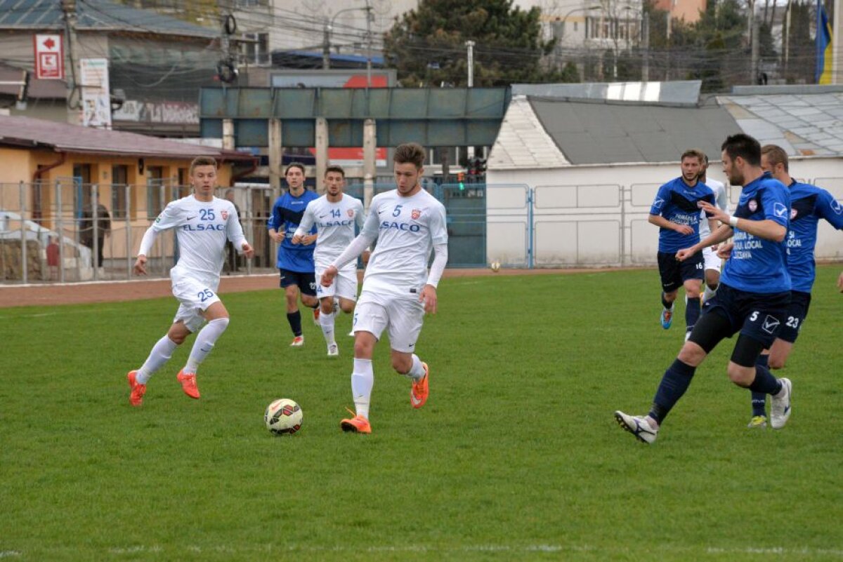 FOTO Scene tensionate la un meci amical al lui FC Botoșani! Un suporter a sărit la Leo Grozavu
