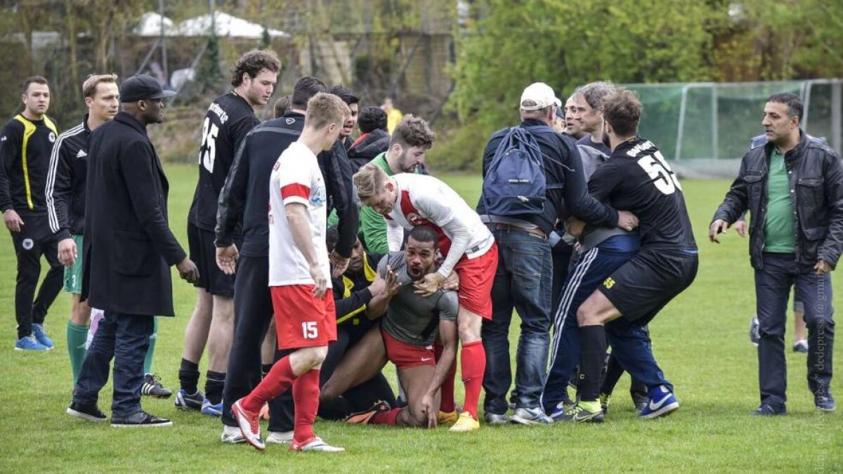 GALERIE FOTO Meciul groazei  în Germania: un fotbalist riscă să-și piardă un ochi după ce a fost snopit în bătaie. Atenție, imagini dure!