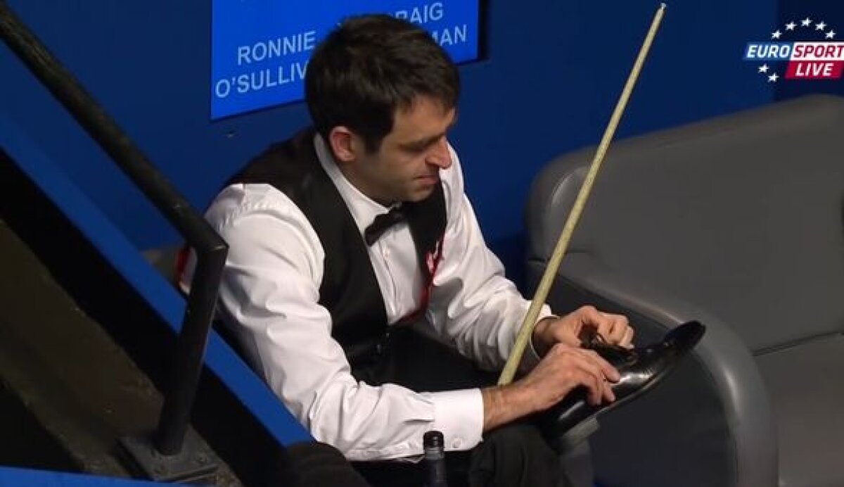 VIDEO + FOTO Spectaculos, imprevizibil și nebun! Ronnie O'Sullivan a uimit la CM » A jucat în șosete pentru că îl băteau pantofii