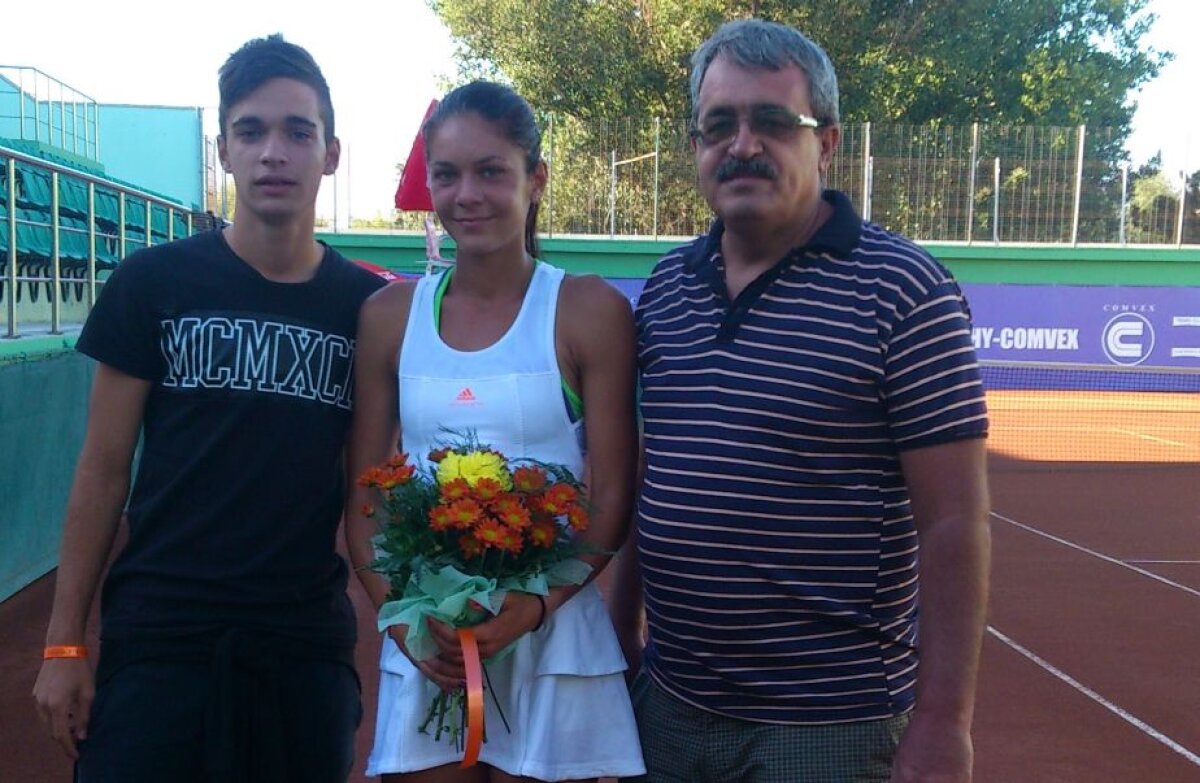 Fost ciclist de performanţă, Petruş Mitu, tatăl şi primul antrenor al Andreei, a povestit cîteva episoade din viața fiicei sale: "A ales mingea de tenis cînd i-am rupt turta"