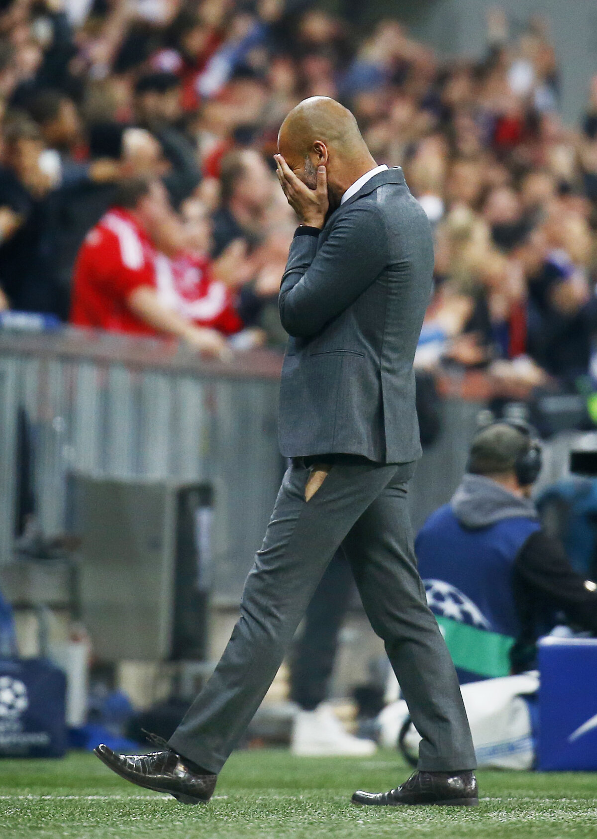 VIDEO + FOTO Pep Guardiola, euforic la fiecare gol al lui Bayern! Pantalonii au cedat însă bucuriei :)