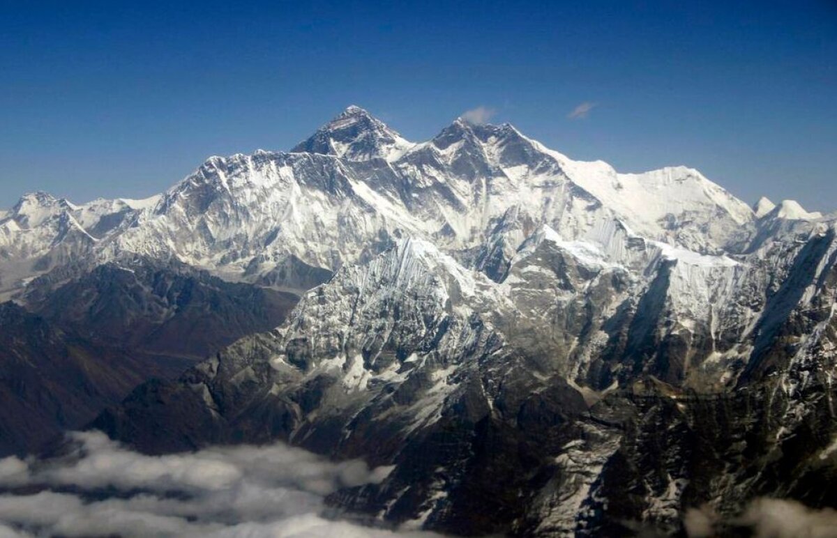 Cutremur de 7,9 grade în Nepal! Tabăra de bază de pe Everest a fost grav avariată » Singurul român aflat acolo e teafăr! Imagini cu un puternic impact emoțional