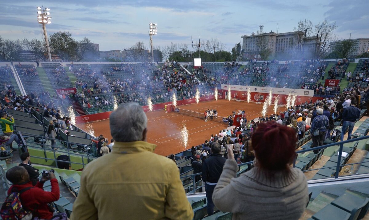 FOTO Tenis, zîmbete şi distracţie » Ilie Năstase, Andrei Pavel, Henri Leconte şi Mansour Bahrami au oferit multe clipe de amuzament